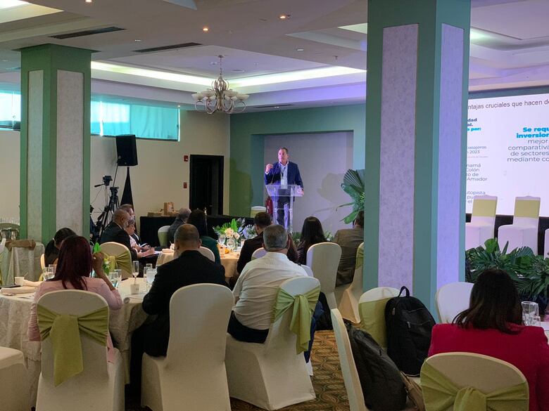 CADE Colón: cinco candidatos a vicepresidente firman compromisos para el desarrollo de la provincia