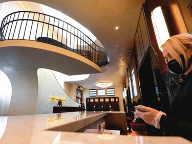 Reabre uno de los cines más antiguos del mundo
