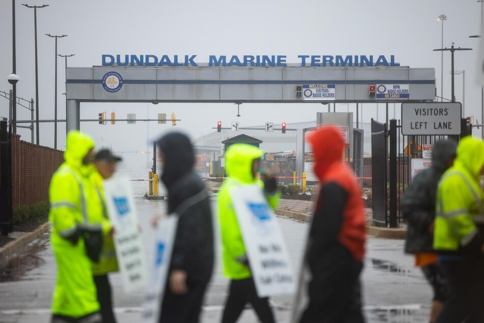 Los principales puertos de Estados Unidos cerrados por huelga de estibadores, calculan en $2,000 millones las pérdidas diarias