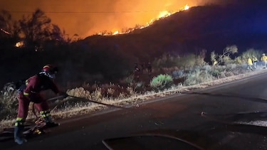 Continúa la batalla contra el fuego en España mientras se intenta identificar a fallecidos