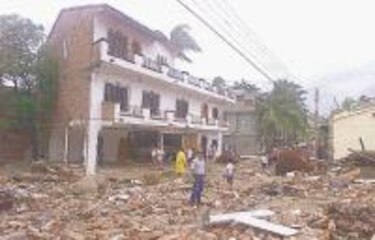 Huracán Kenna causa estragos en México