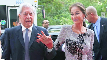 Vargas Llosa: De los escaparates de las librerías a las portadas del corazón