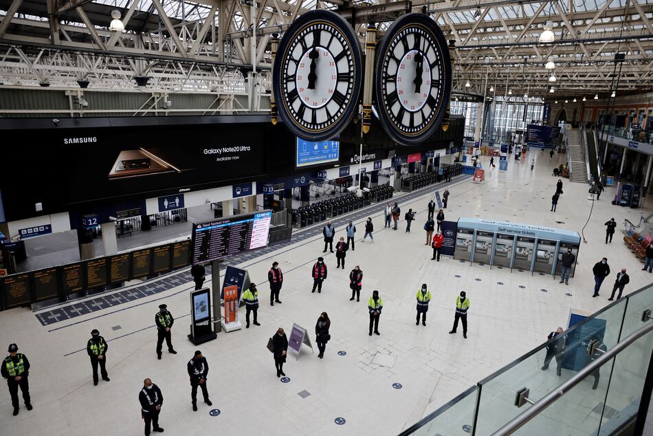 Reino Unido conmemora el aniversario del primer confinamiento con un minuto de silencio