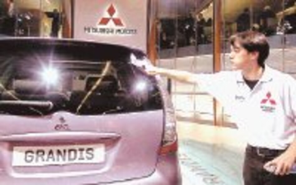 DaimlerChrysler vende toda su participación en Mitsubishi