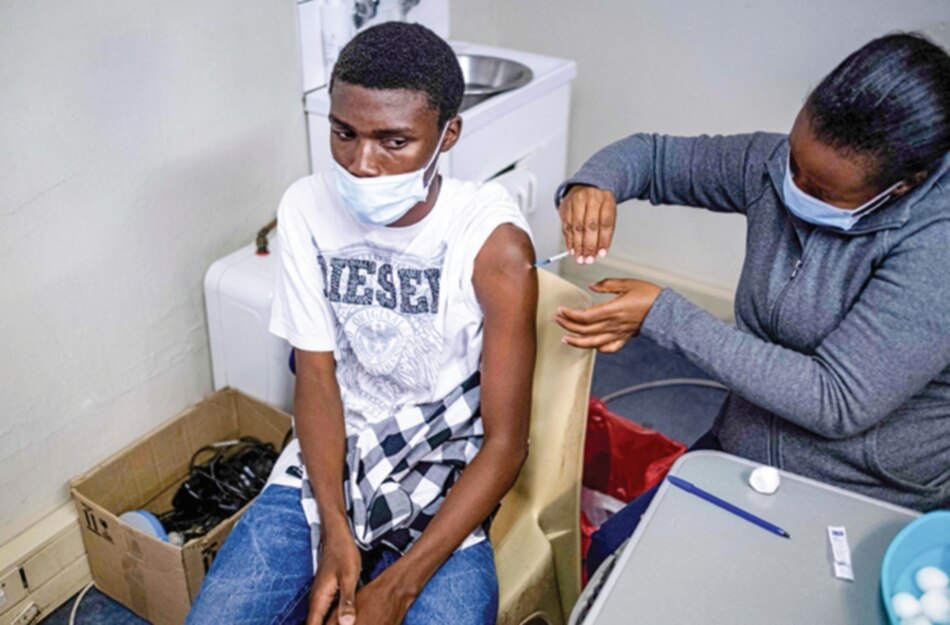 OMS: Ómicron se propaga más rápidamente y las vacunas anticovid son menos efectivas