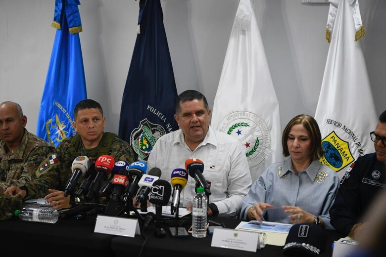 Ministro de Seguridad dice que Panamá está al límite de su capacidad para enfrentar la crisis migratoria; anuncian algunas medidas
