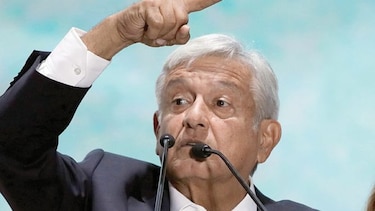 Presidente de México pone la mira en salarios de los magistrados