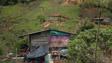 Desalojan a familias en cerro Galera; antimotines en el lugar