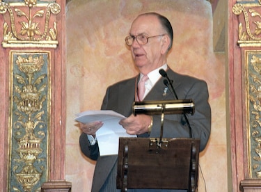 Localizan el primer manuscrito del nobel Camilo José Cela