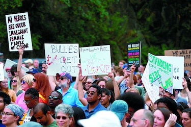 Boston marcha contra el racismo en medio de un tenso clima