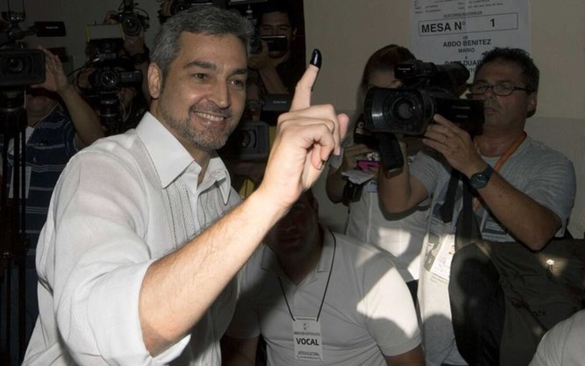 Mario Abdo Benítez, del Partido Colorado, respaldado por la Asociación Nacional Republicana.