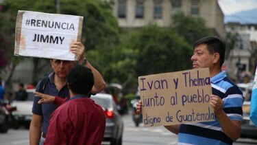 Protesta en Guatemala insiste en renuncia de presidente Morales