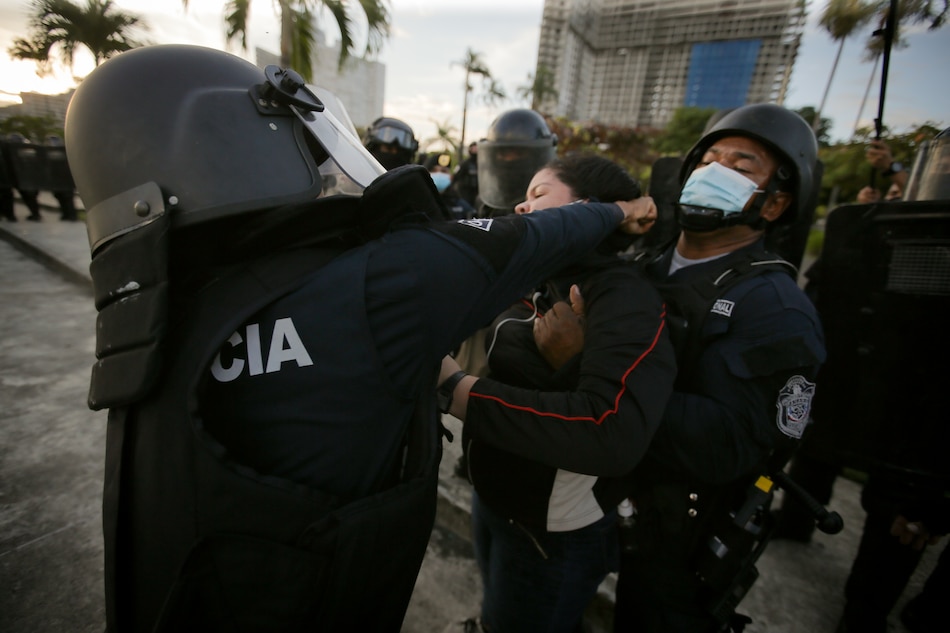 Dirigente universitaria, Ileana Corea, presenta querella contra subteniente de la Policía Nacional