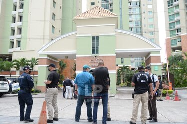 Allanan edificio en Costa del Este por un caso de secuestro en la provincia de Herrera; hay siete aprehendidos