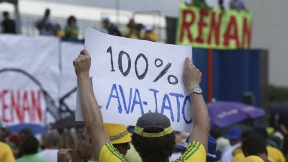 Miles de brasileños protestan contra la corrupción