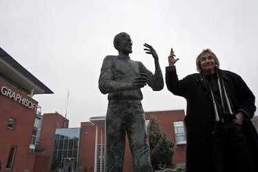 Una empresa húngara dedica una estatua a Steve Jobs