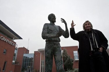 Una empresa húngara dedica una estatua a Steve Jobs
