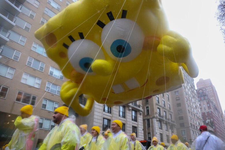 La lluvia protagonizó el tradicional desfile de Acción de Gracias de Macy’s