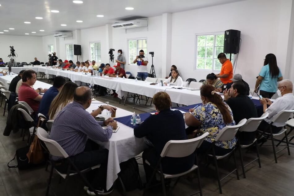 Mesa de diálogo declara ‘disenso’ en el tema de la energía eléctrica 