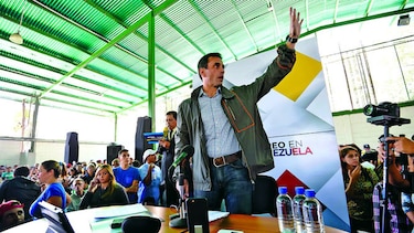 Capriles llama a firmar referendo revocatorio