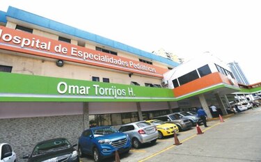 Los niños del HEP reciben atención médica en sillas