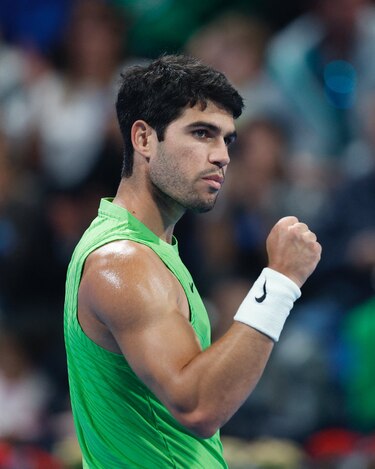 Carlos Alcaraz regresa con triunfo sólido en Doha