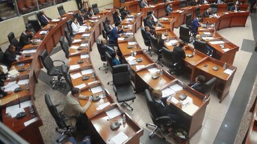 Diputados defienden uso de la planilla 002