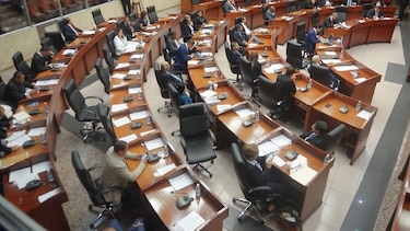 Diputados defienden uso de la planilla 002