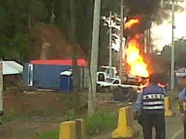 Vehículo se incendia y causa 'tranque' en vía Panamá-Colón
