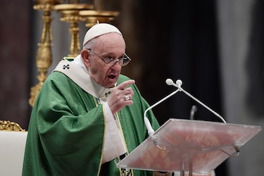El papa visita la embajada de Rusia ante la Santa Sede