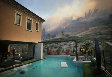 Unos 60 mil evacuados de localidad cerca de Los Ángeles por nuevo incendio forestal
