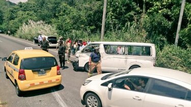 Diez heridos tras vuelco de bus pirata