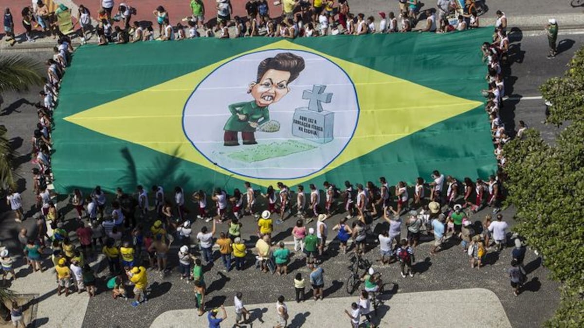 Brasileños vuelven a protestar en las calles, pero en menor número