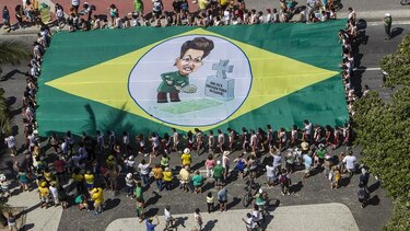 Brasileños vuelven a protestar en las calles, pero en menor número