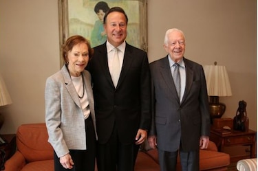 Jimmy Carter recibe condecoración Manuel Amador Guerrero