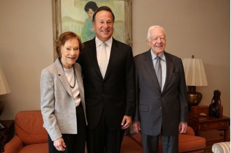 Jimmy Carter recibe condecoración Manuel Amador Guerrero