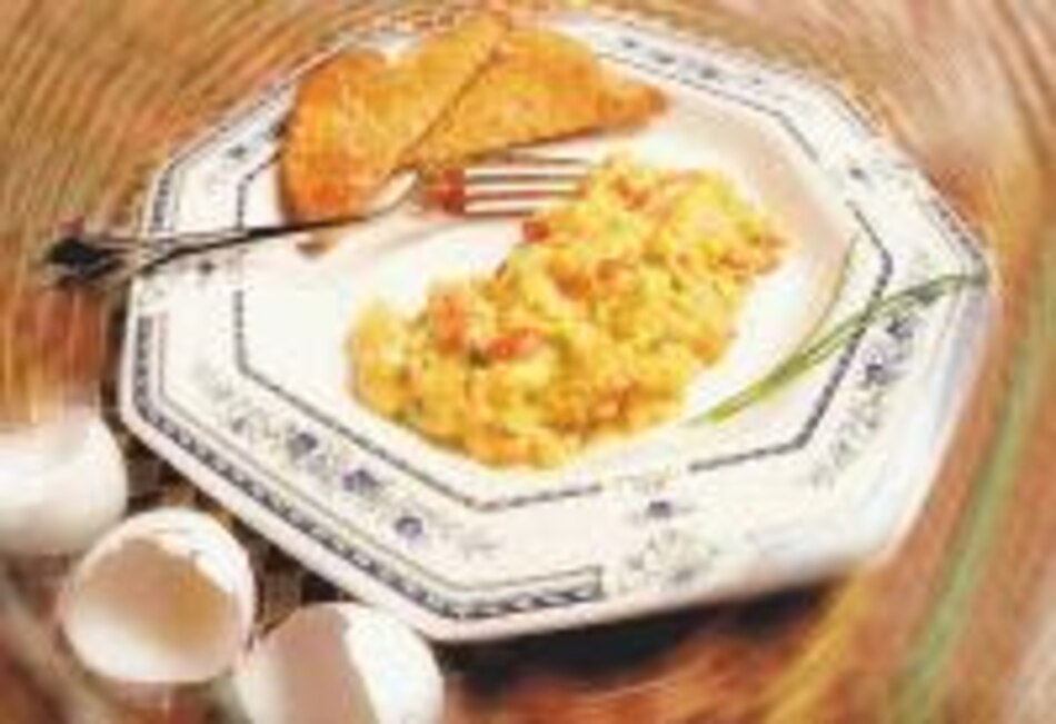 Cocina de supervivencia Huevos 'perico' con queso y cebolla