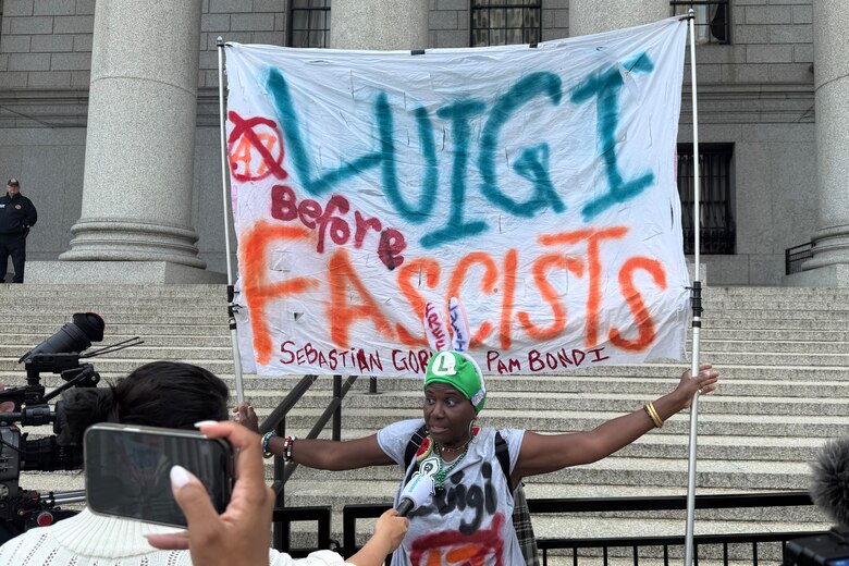 Luigi Mangione se declara ‘no culpable’ de cargos federales por asesinato