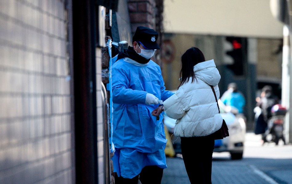 La OMS pide calma por el coronavirus que mató a más de 2 mil personas en China