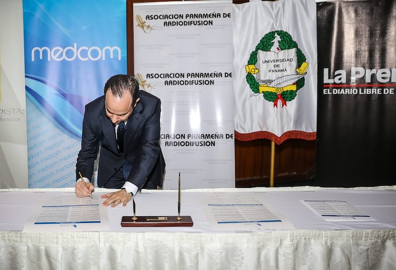 Medios de comunicación se adhieren a Declaración de Principios Éticos