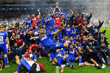 Cruz Azul levanta el título de campeón en México y acaba con una sequía de 23 años