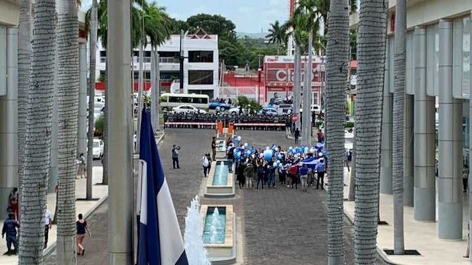 Capital nicaragüense, sitiada por la Policía previo a marcha de estudiantes