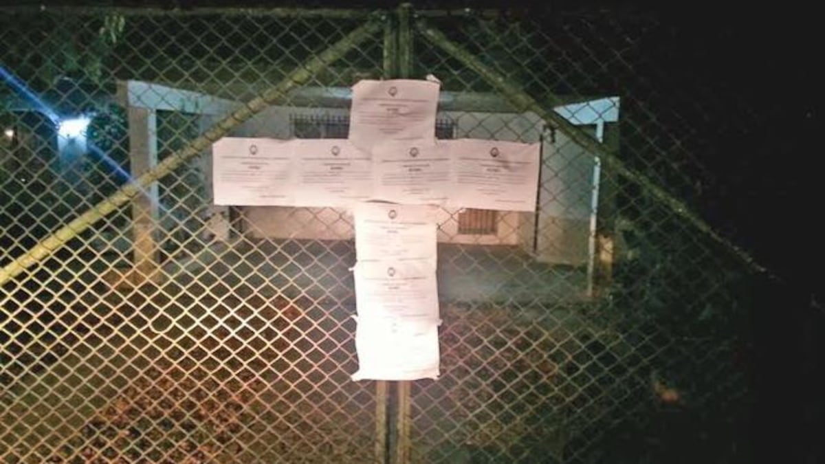 UP notifica a docente con una cruz; dicen que es ‘normal’