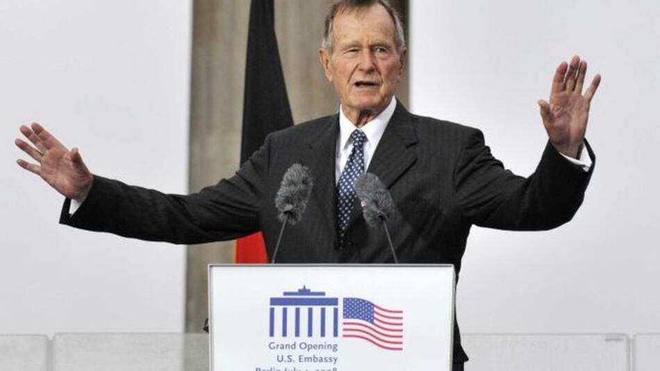 Trump recuerda a Bush por su 'liderazgo imperturbable'