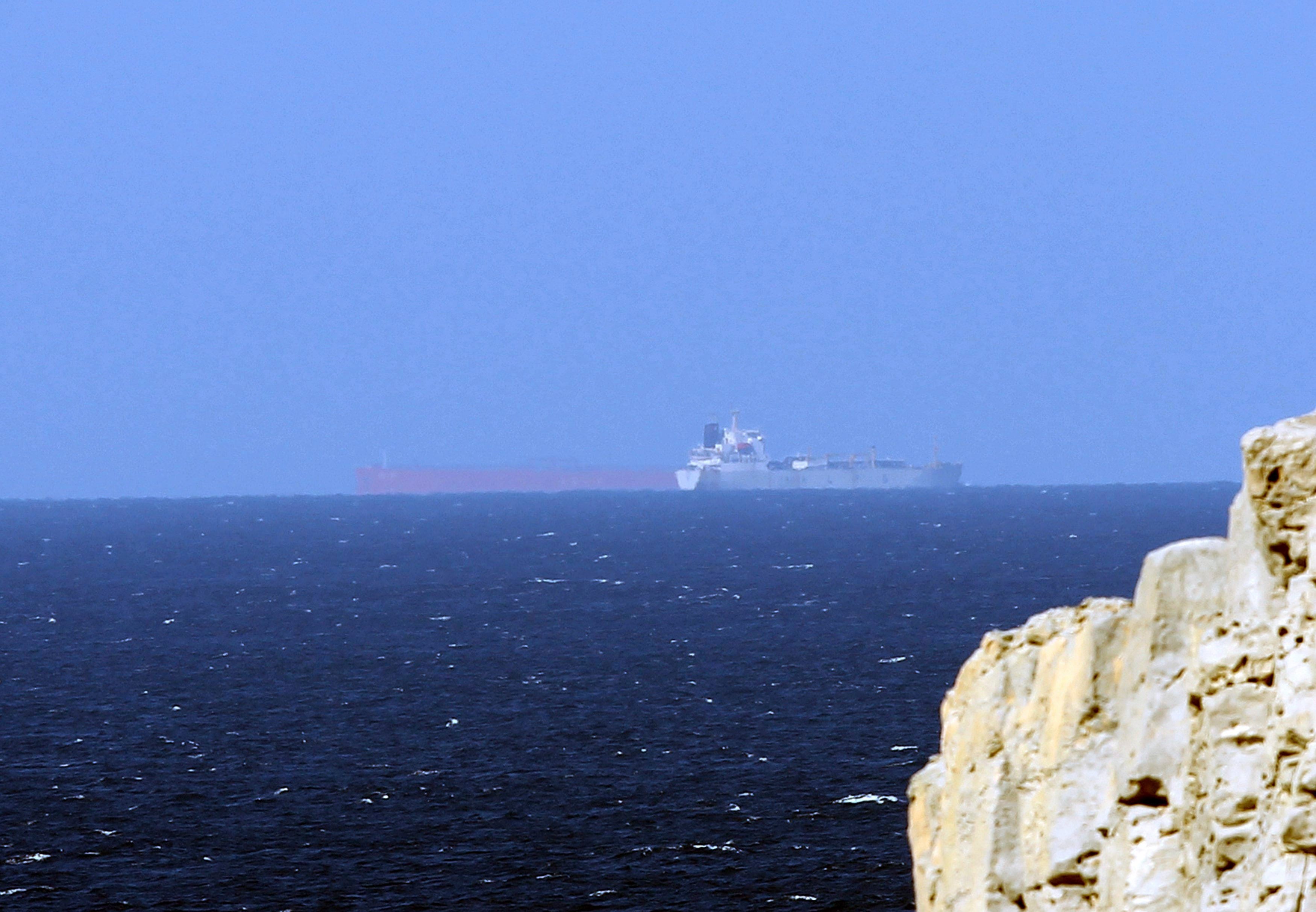 Tensión en Ormuz: Petroleros chinos desafían bloqueo iraní