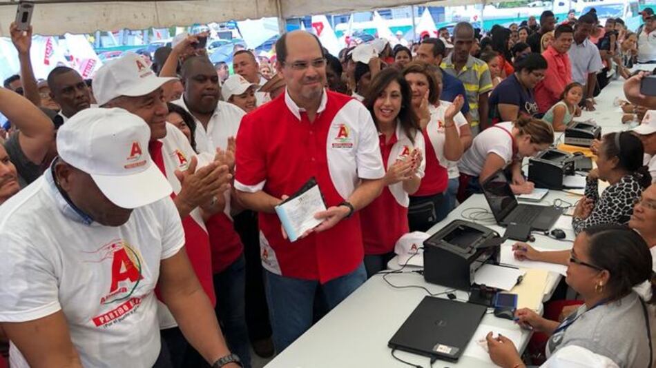 José Domingo Arias pasa a las filas del partido Alianza