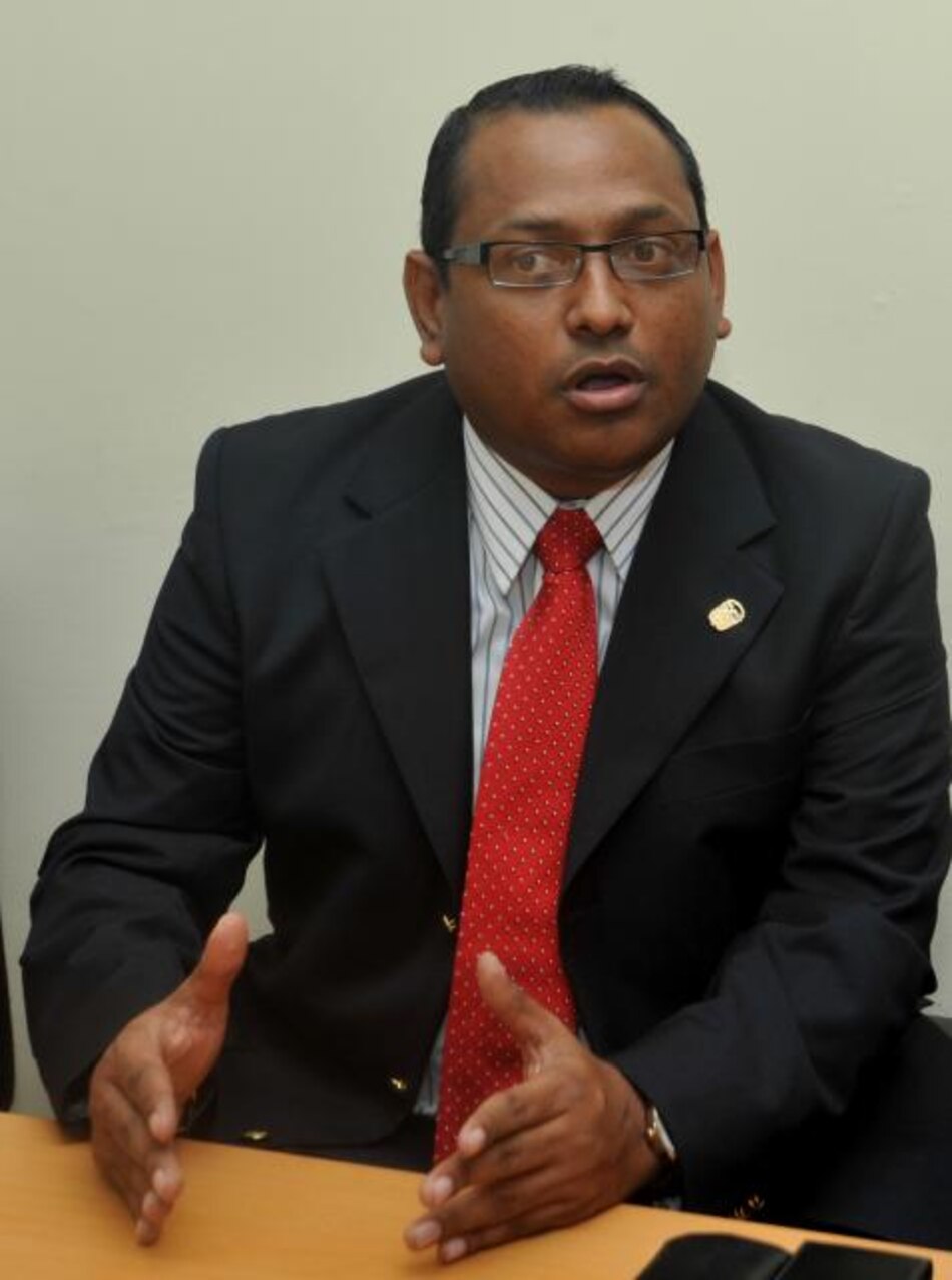 Diputado Pineda dice que incidente no tiene nada que ver con González