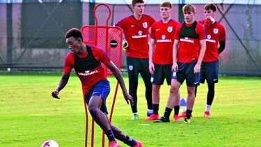Inglaterra y España juegan final del Mundial Sub-17