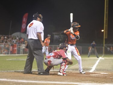 Los Santos y Herrera aterrizan a los líderes en el Juvenil