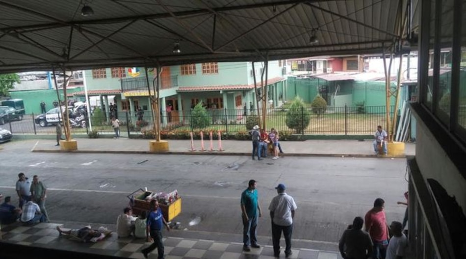 Hombre asesina a mujer en terminal de autobuses de Paso Canoas, Chiriquí, frente a numerosos testigos